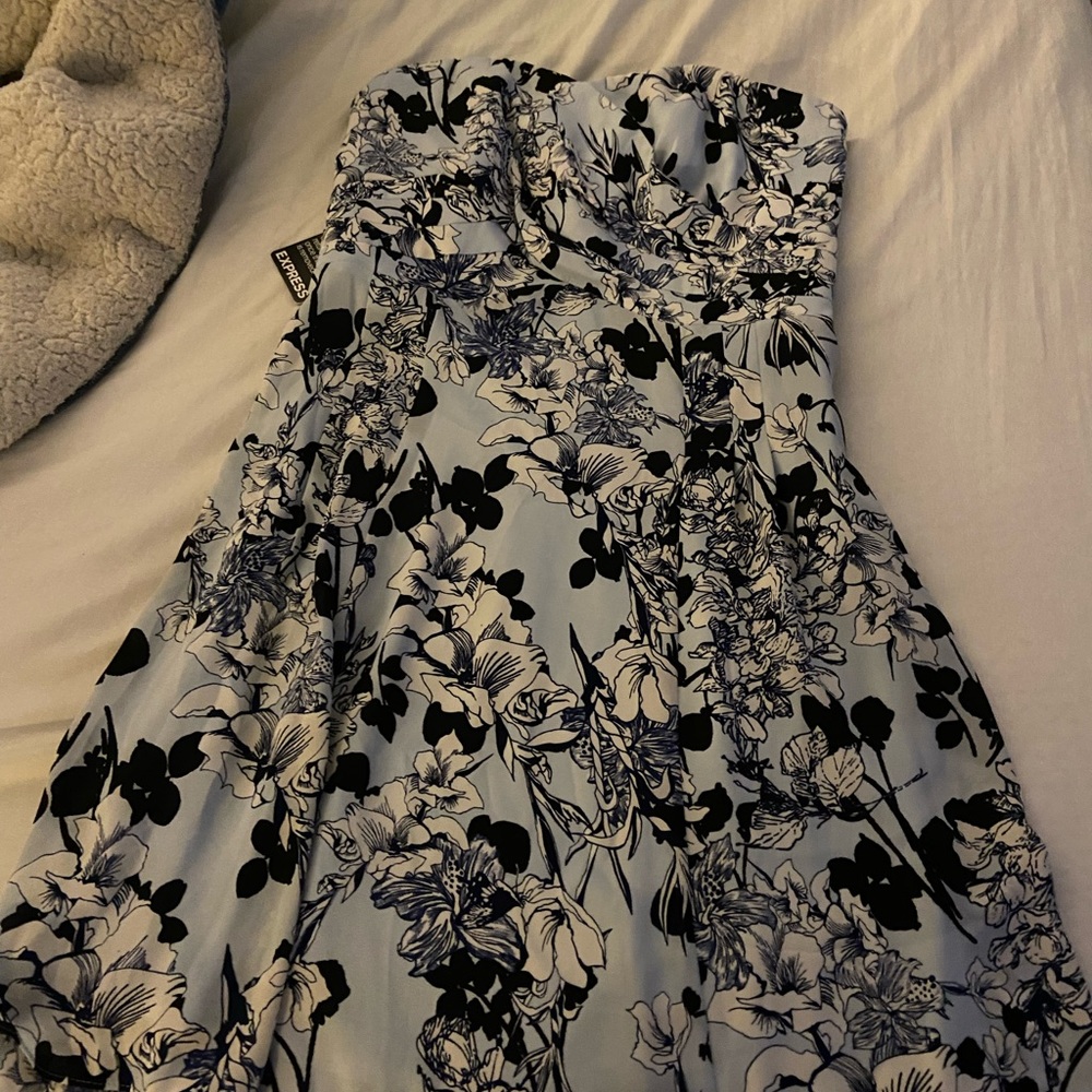 Express strapless floral dress. Size 6. original tags, never worn.